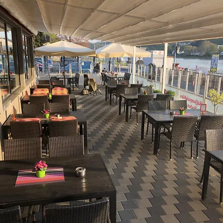 Ξενοδοχείο Rhein 2*